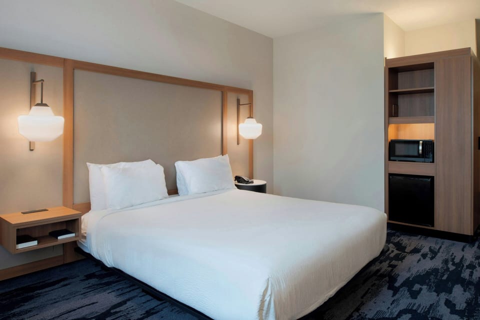 Standard Room, 1 King Bed