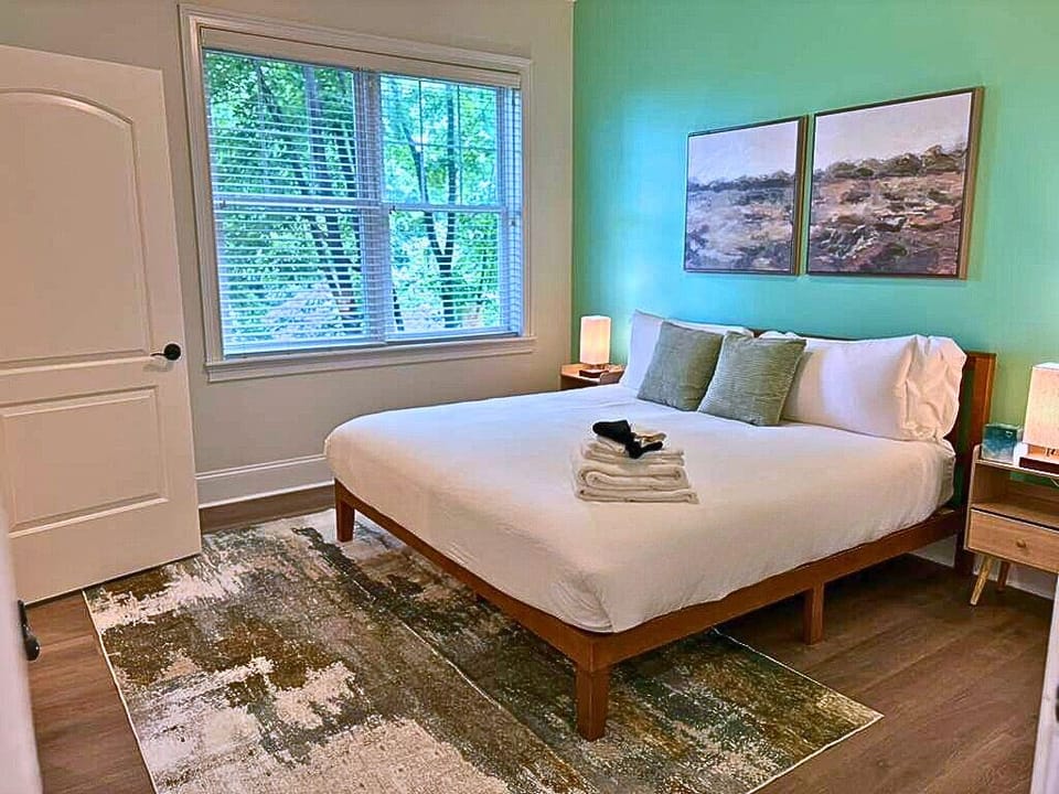 Classic Apartment, 2 Bedrooms | Desk, iron/ironing board, free WiFi