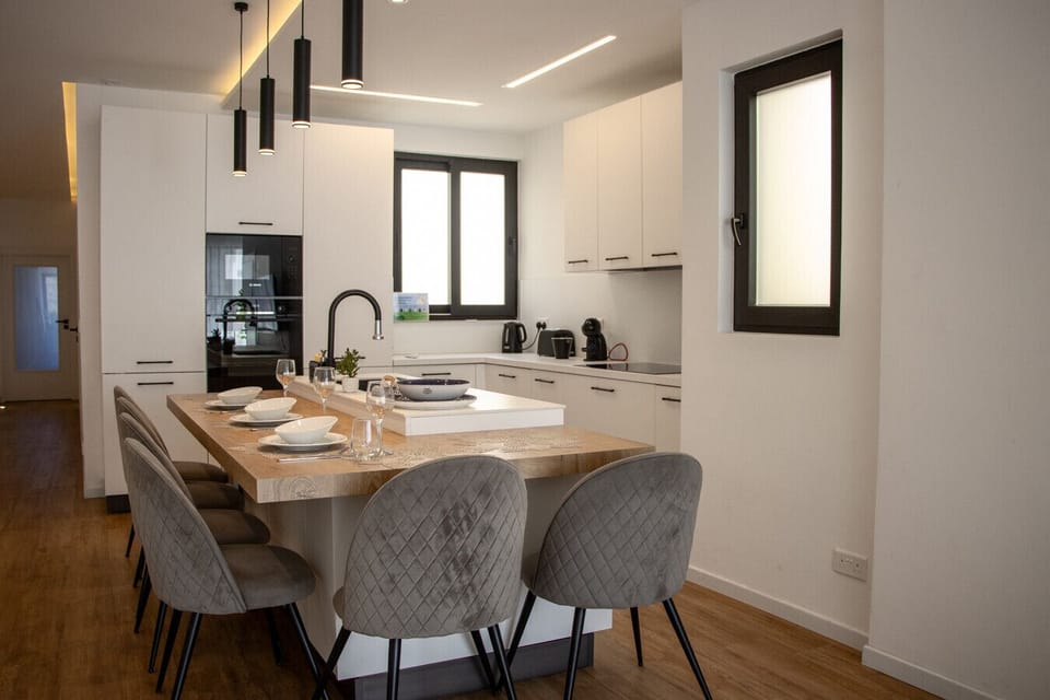 Stylish and functional — the perfect kitchen for cooking and sharing meals.