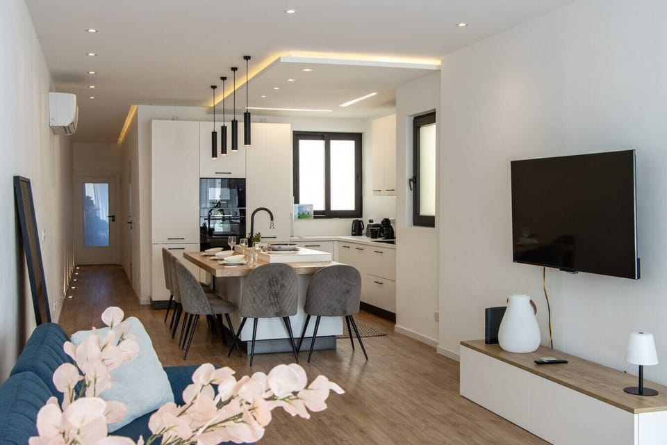 An open and airy kitchen, ideal for preparing meals and enjoying quality time with loved ones.