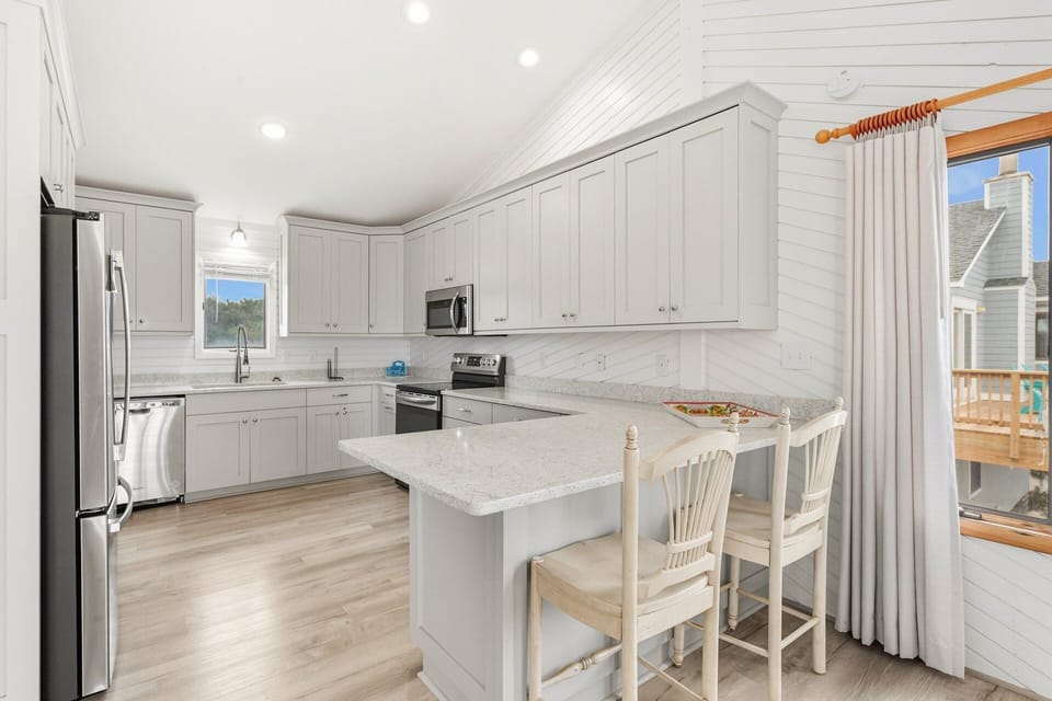 Cook up coastal favorites in the fully equipped kitchen with stainless steel appliances and bar seating.