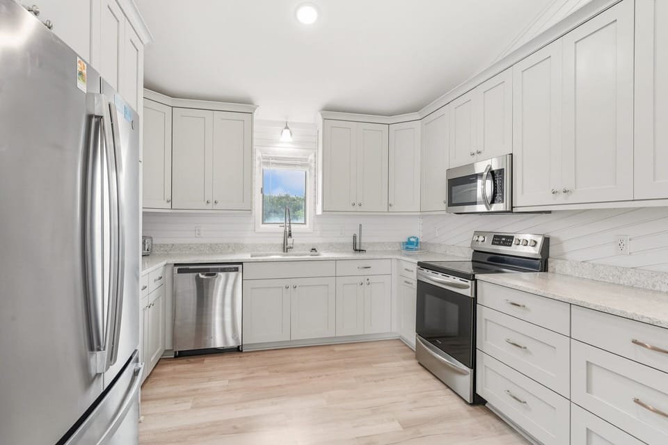 Cook up coastal favorites in the fully equipped kitchen with stainless steel appliances and bar seating.