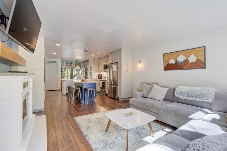 Easy flow from Living Room to Kitchen