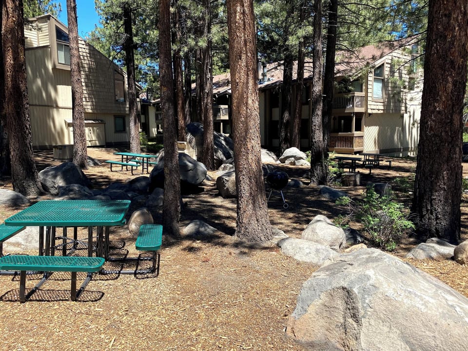 Horizon IV outdoor area w/ BBQs (available seasonally).