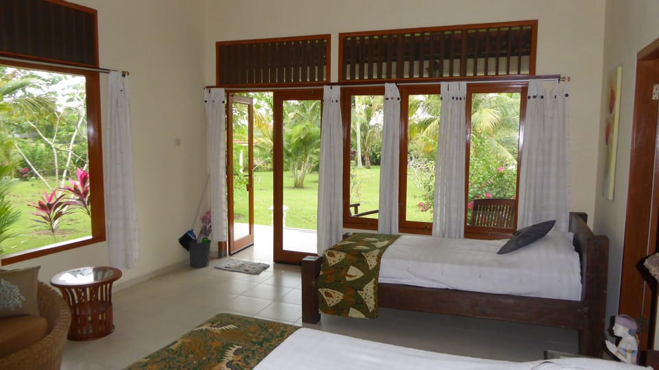 Desk, free cribs/infant beds, rollaway beds, free WiFi