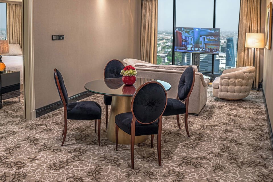 Celebrity Suite Room | Living room | 55-inch Smart TV with digital channels, pay movies