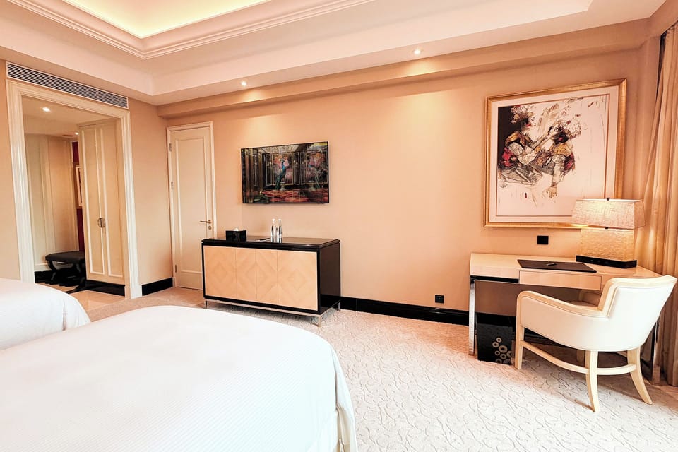 Egyptian cotton sheets, premium bedding, in-room safe, desk