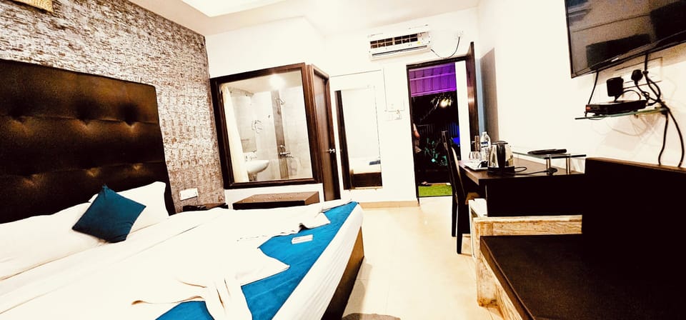 Deluxe Double Room, Balcony, Pool View | Free WiFi