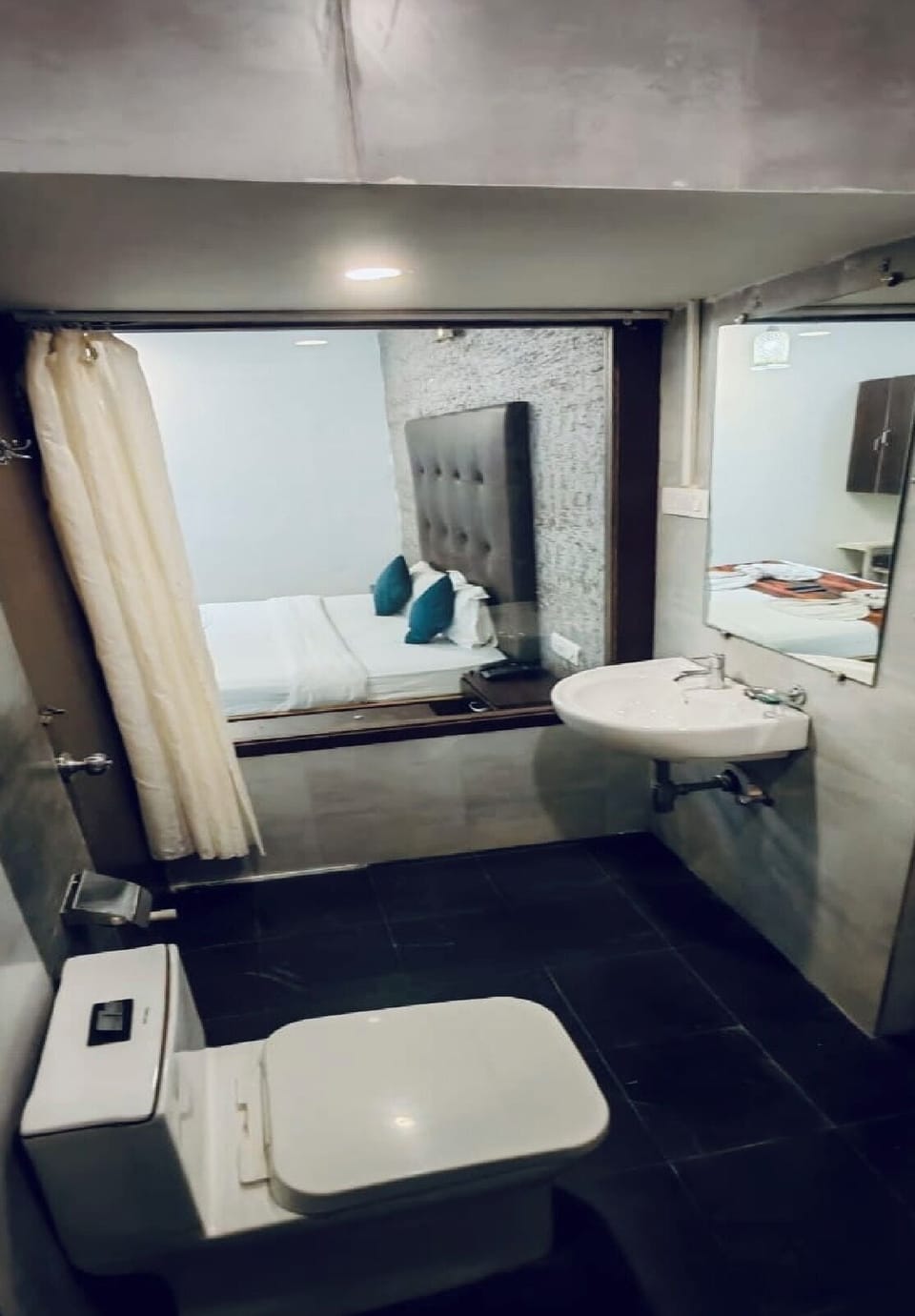 Deluxe Double Room, Balcony, Pool View | Bathroom | Shower, towels