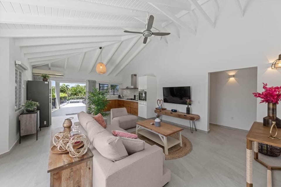 Nice bright living room