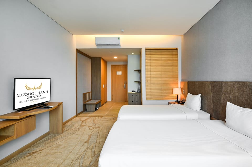 Deluxe Twin Room | Minibar, in-room safe, desk, soundproofing