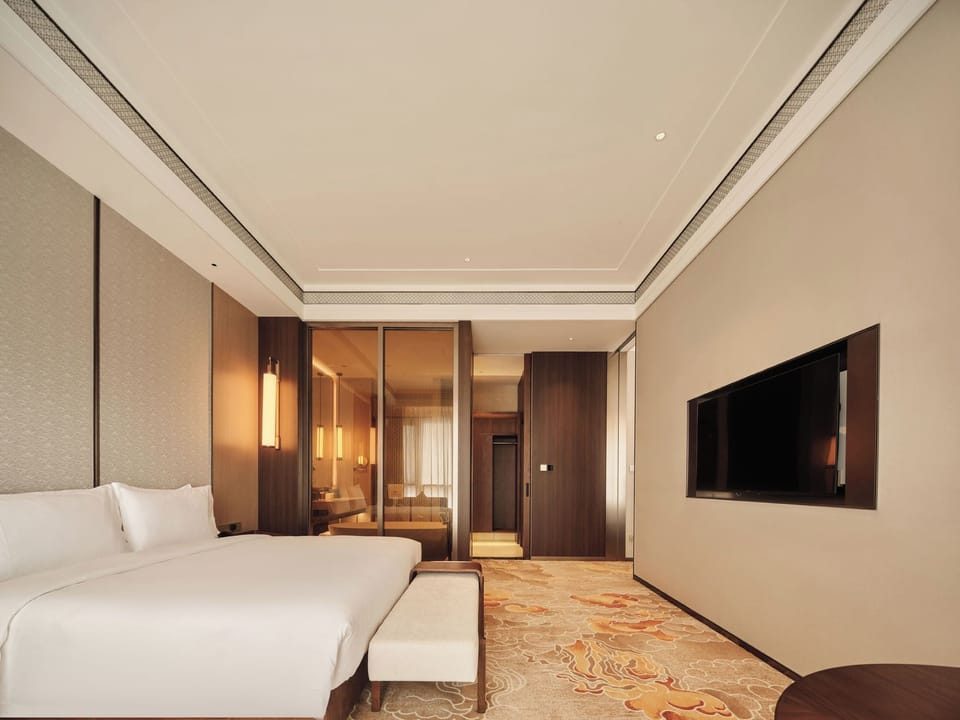 Executive Suite King Bed Room | Premium bedding, down comforters, WiFi (free)