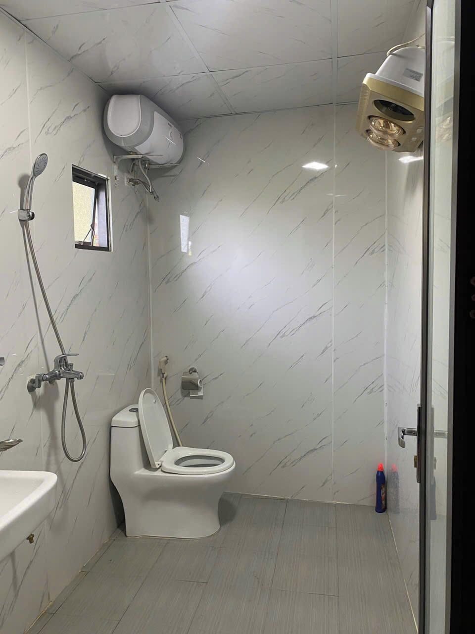 Deluxe Double Room, 1 King Bed, Garden View | Bathroom | Shower, towels, soap, shampoo