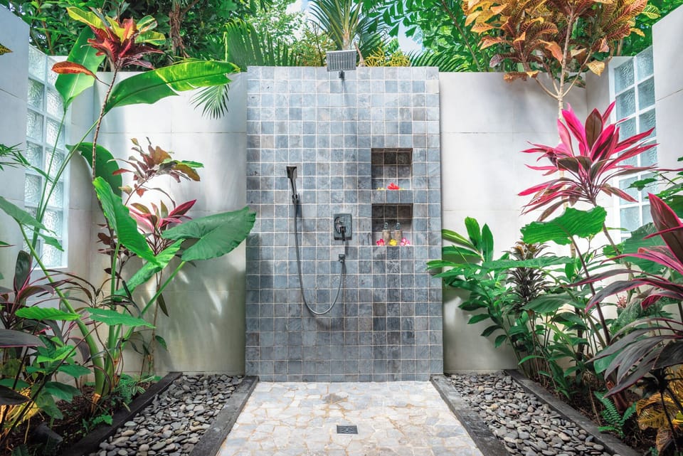 Deluxe Villa, Sea View | Bathroom | Shower, free toiletries, hair dryer, towels