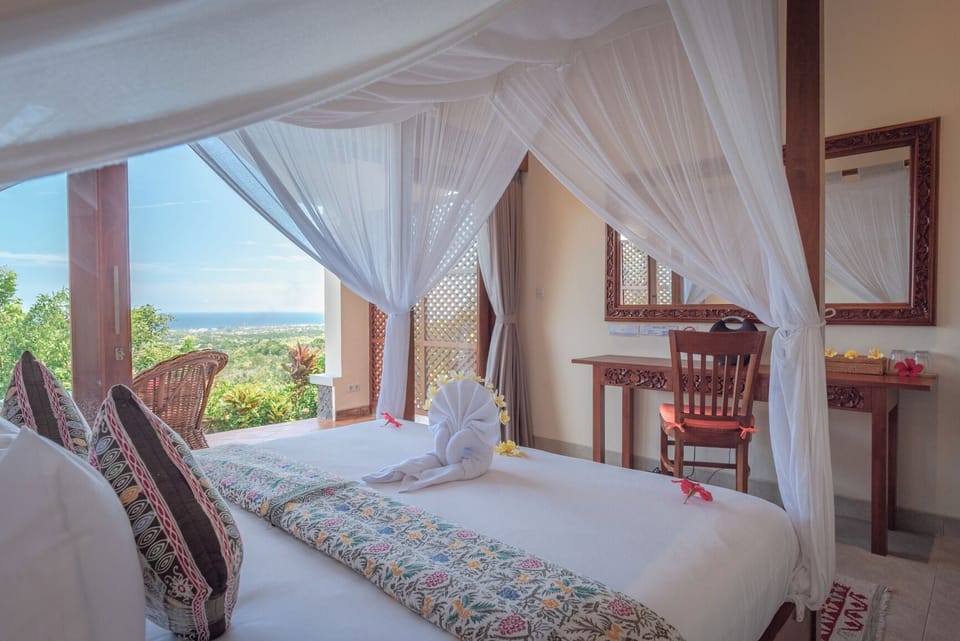 Deluxe Suite, Sea View | In-room safe, desk, free WiFi