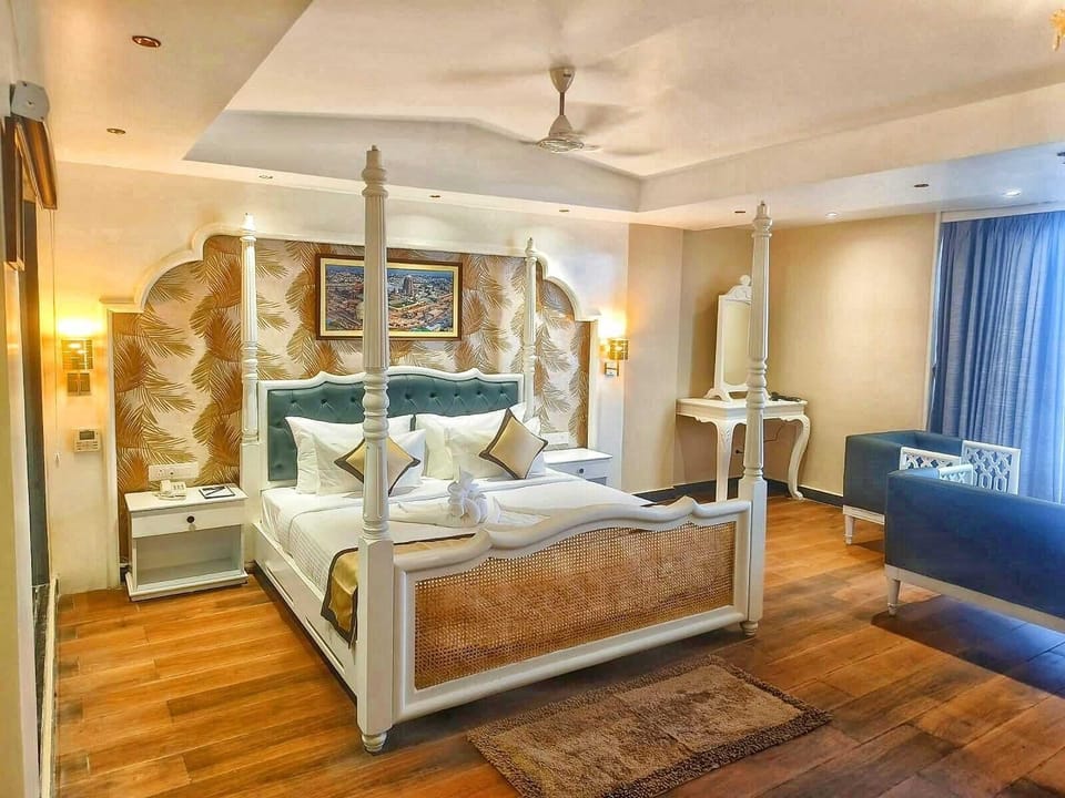 Luxury Suite | In-room safe, desk, laptop workspace, WiFi (free)