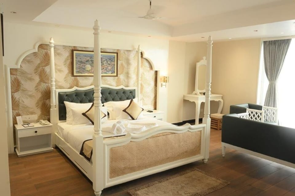 Classic Suite, Sea View | In-room safe, desk, laptop workspace, WiFi (free)