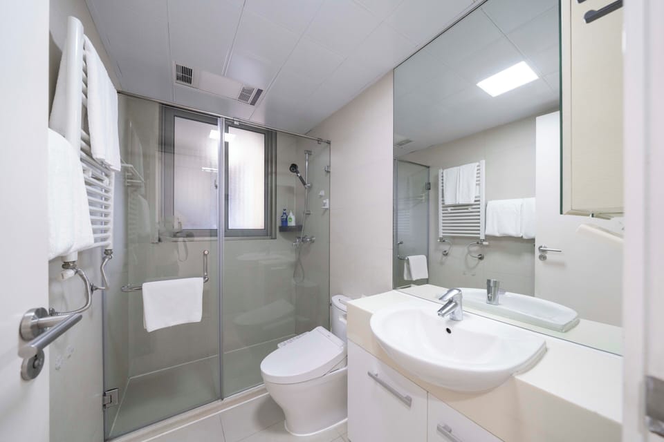 Superior Apartment, 3 Bedrooms, Balcony, City View | Bathroom | Slippers