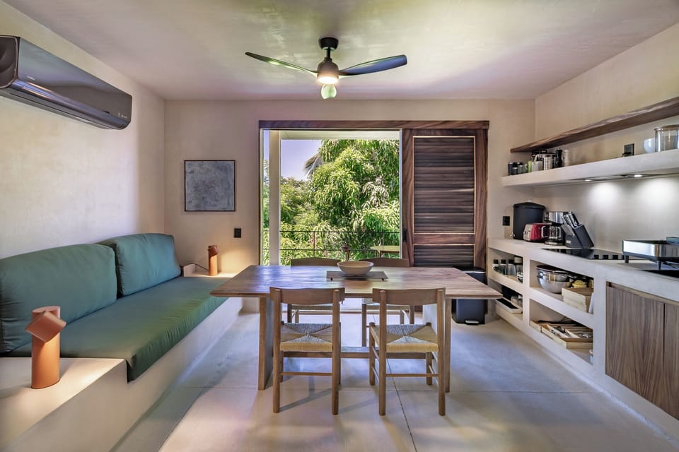 Exclusive Condo, 2 Bedrooms, Balcony, Bay View | Hypo-allergenic bedding, down comforters, Select Comfort beds