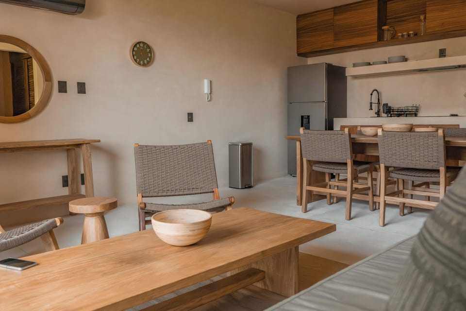 Exclusive Condo, 2 Bedrooms, Bay View | Living area | 45-inch Smart TV with satellite channels, streaming services