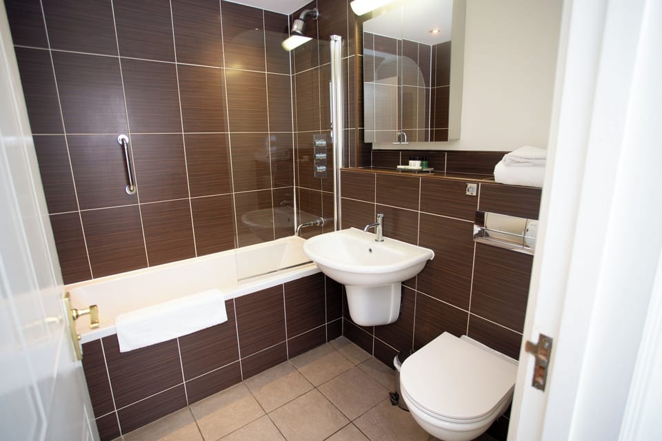 Superior Double Room | Bathroom | Free toiletries, hair dryer, towels, soap