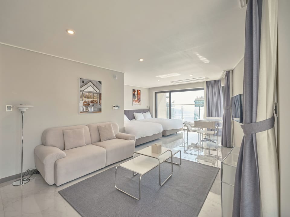 Suite Family Half Ocean (No Parking) | Free WiFi, bed sheets