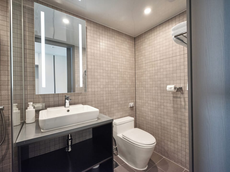 Superior Twin Half Ocean (No Parking) | Bathroom | Shower, hair dryer, slippers, towels