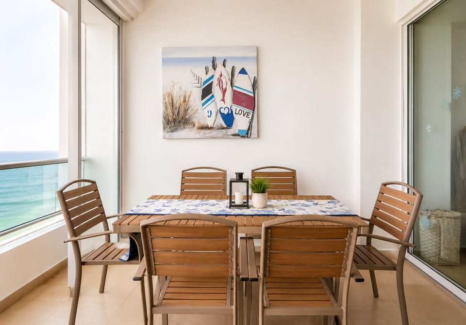 Dine with a View – Whether it’s breakfast or dinner, every meal tastes better with the sound of the waves in the background.