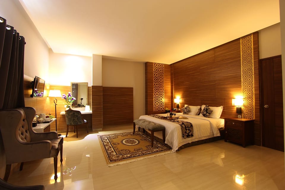Premium bedding, in-room safe, individually decorated, desk