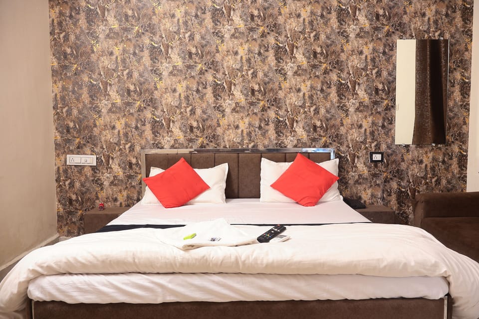 Egyptian cotton sheets, premium bedding, memory foam beds, desk