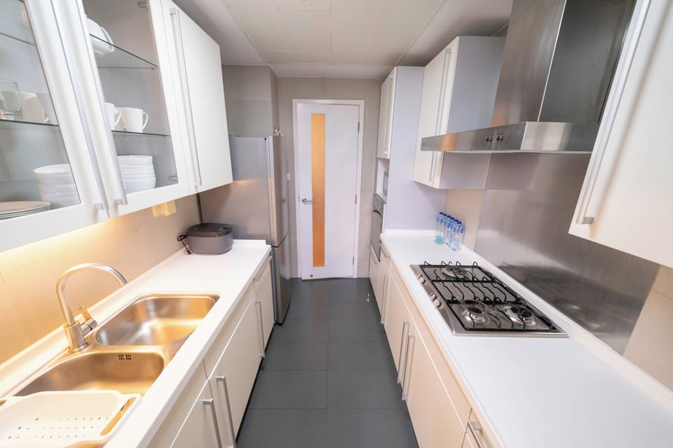 Superior Apartment, 3 Bedrooms, Balcony, City View | Private kitchen