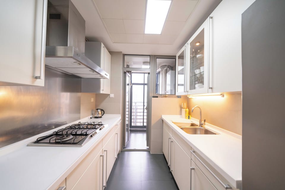 Superior Apartment, 3 Bedrooms, Balcony, City View | Private kitchen