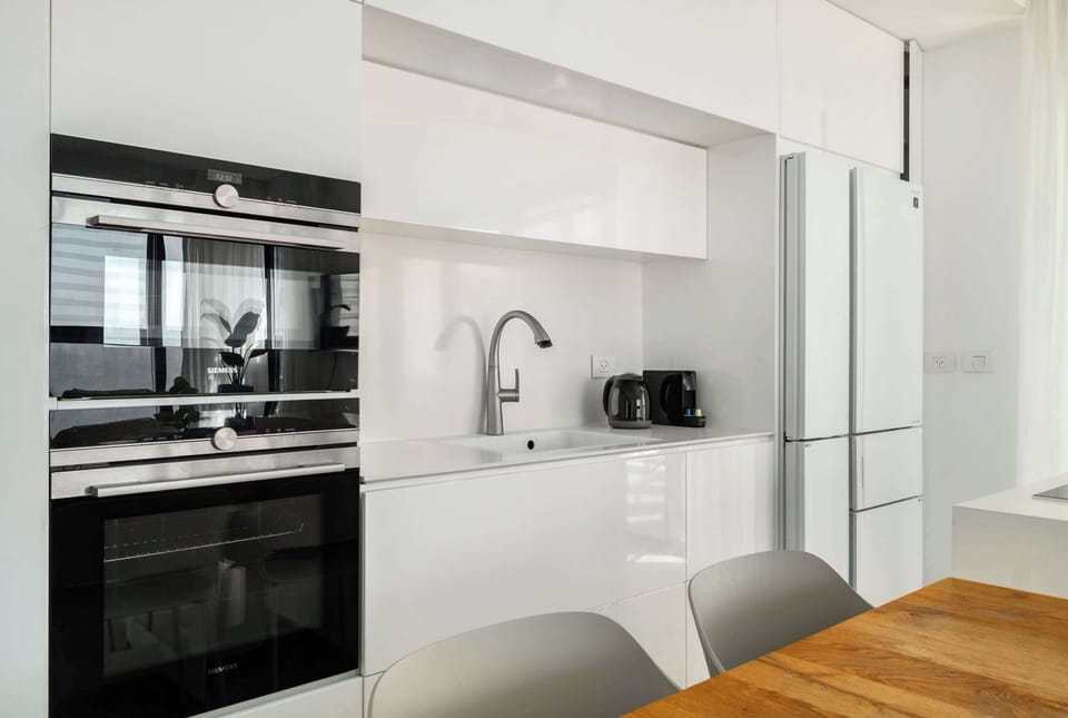 Coffee, breakfast, and effortless routines begin here, with responsive hosts making every detail feel seamless.