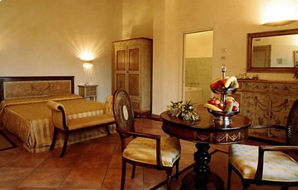 Suite, Jetted Tub | Minibar, in-room safe, desk, soundproofing