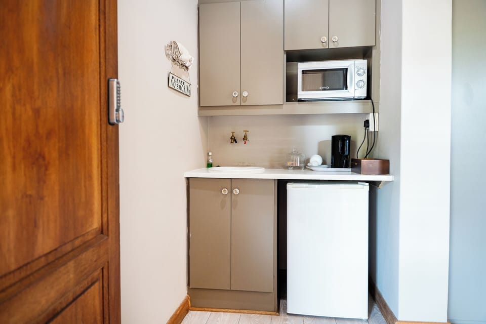 Luxury Double or Twin Room | Bathroom | Shower, free toiletries, towels, shampoo