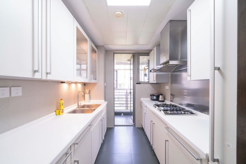 Superior Apartment, 3 Bedrooms, Balcony, City View | Private kitchen