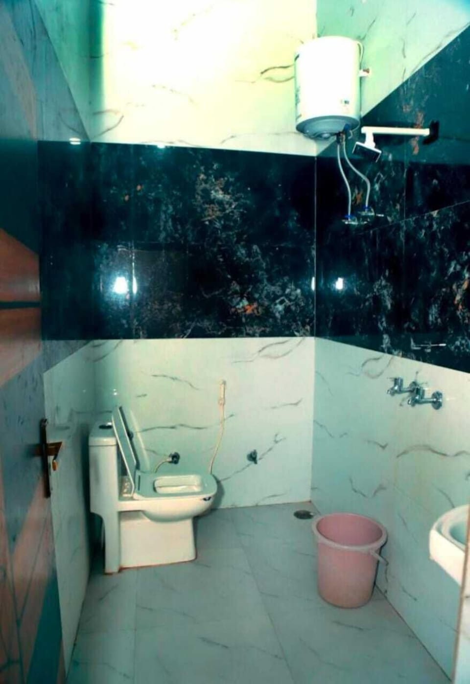 Quadruple Room | Bathroom | Shower, free toiletries, towels, soap