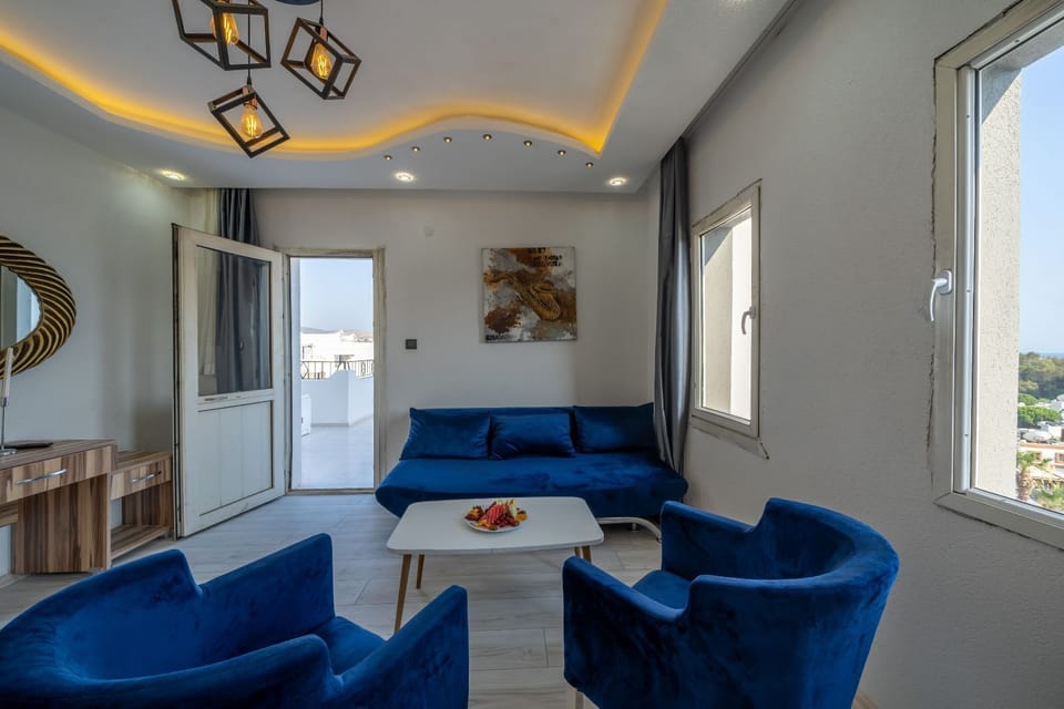 Classic Apartment, Balcony | Laptop workspace