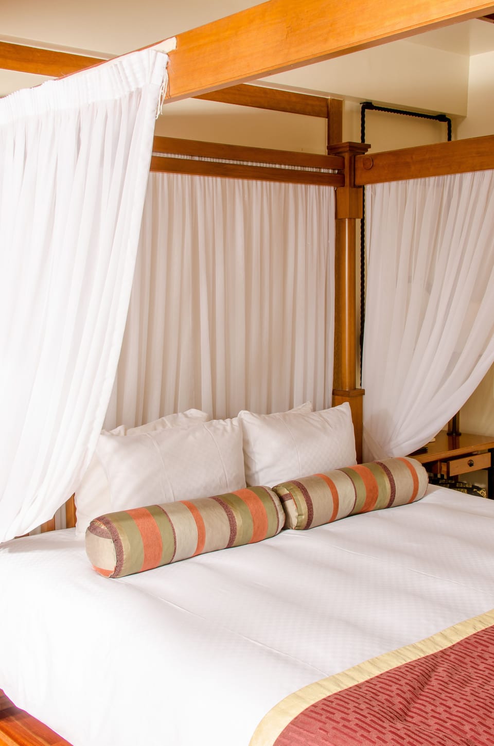 Kanucha Suite, Non Smoking | Premium bedding, minibar, in-room safe, desk