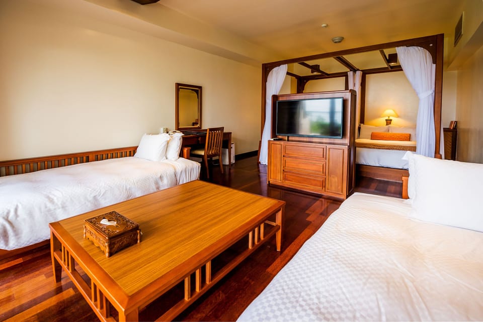 Azalea, Suite Non Smoking | Premium bedding, minibar, in-room safe, desk