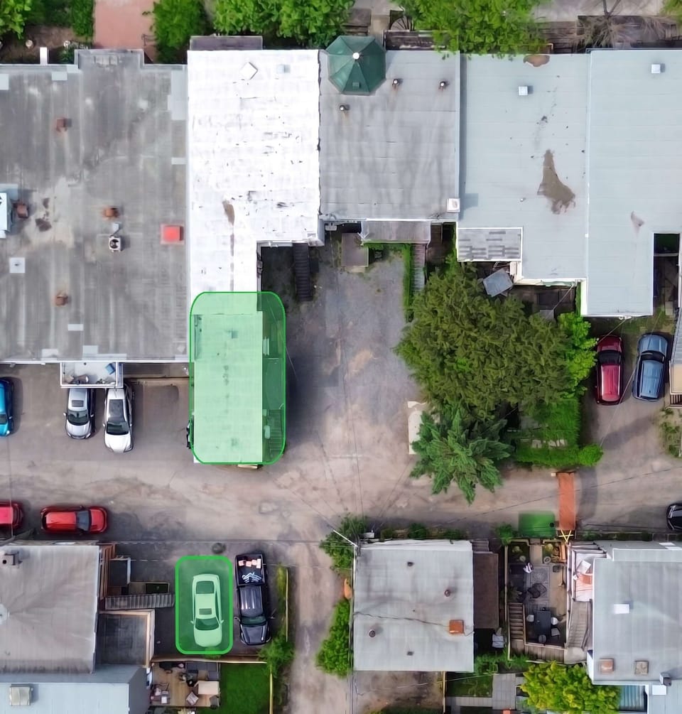 Le summum de la commodité en ville ! Visualisez l'emplacement de votre hébergement et profitez d'un espace de stationnement privé réservé rien que pour vous pendant votre séjour à Québec.