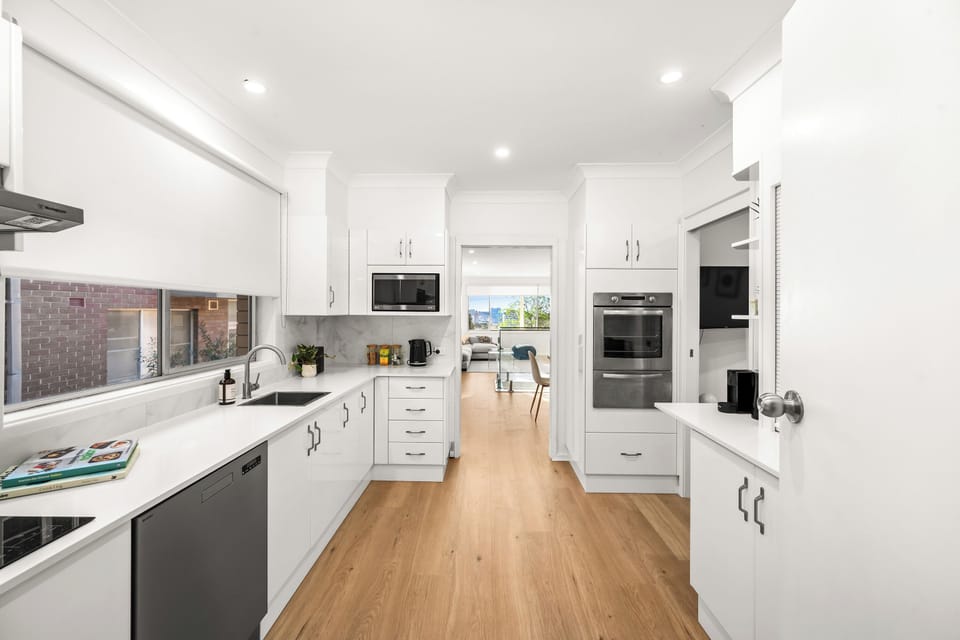 Kitchen with dishwasher, oven, grill, toaster, kettle, stove & nespresso machine