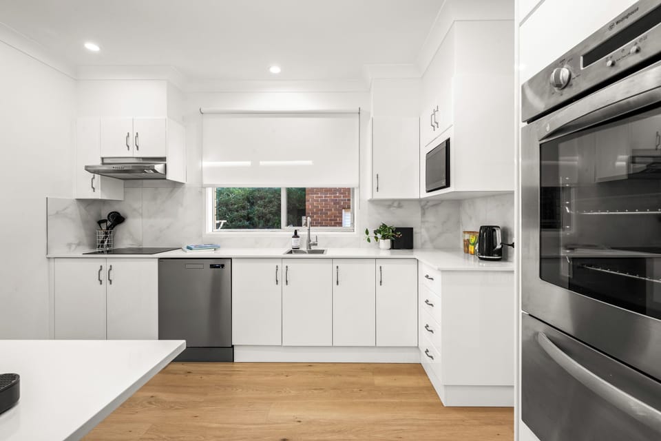 Kitchen with dishwasher, oven, grill, toaster, kettle, stove & nespresso machine