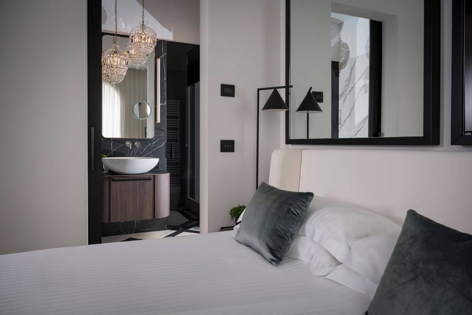 Suite, Annex Building (with private Jacuzzi) | Minibar, in-room safe, desk, soundproofing