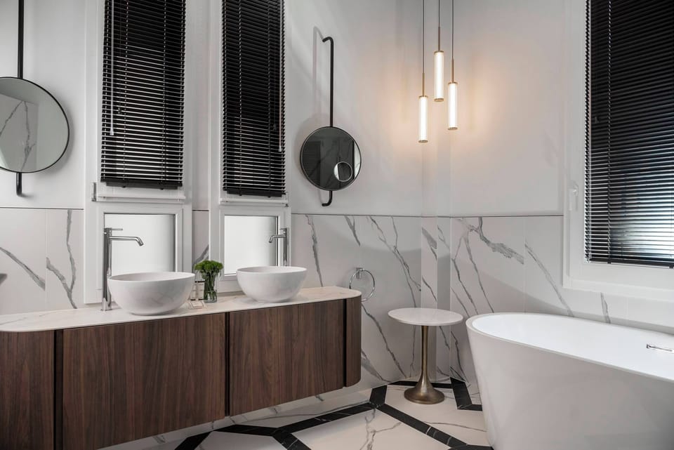 Suite, Annex Building (with private Jacuzzi) | Bathroom | Free toiletries, hair dryer, towels