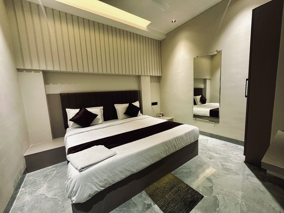 Classic Room | Desk, WiFi (free), bed sheets