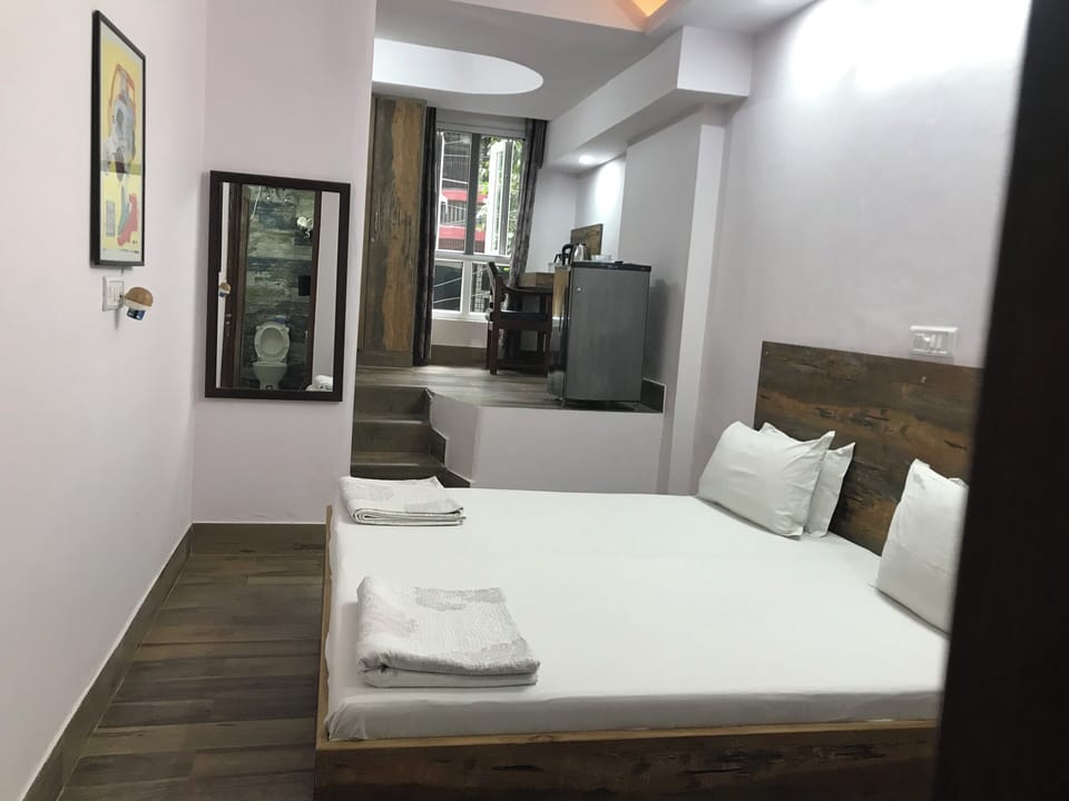 Desk, laptop workspace, iron/ironing board, free WiFi