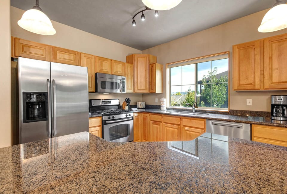 Bear Hollow Lodge 3301: Fully equipped kitchen