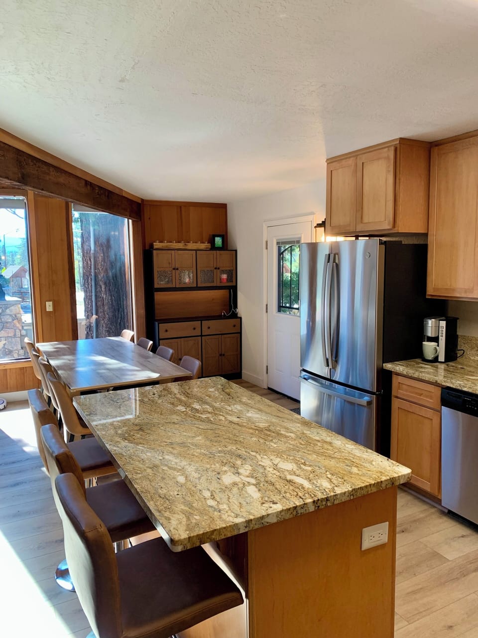 Kitchen & Dining Area