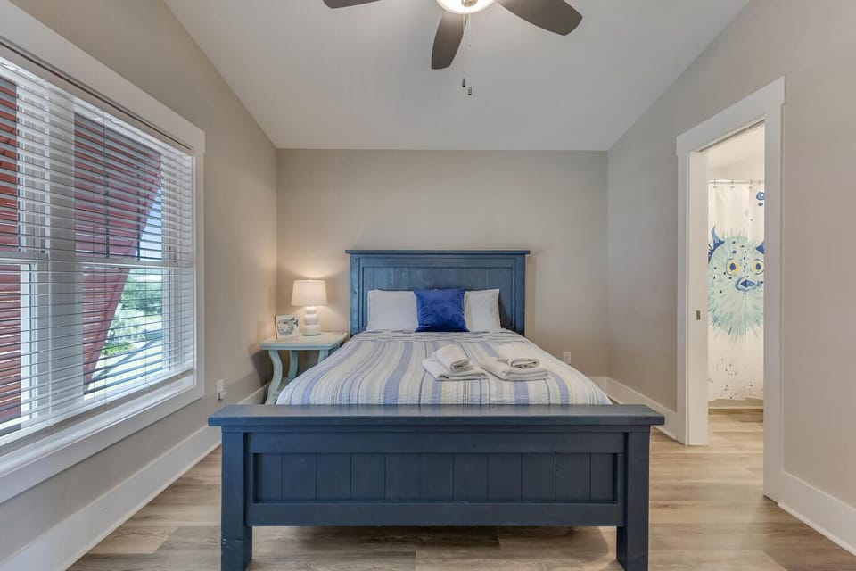 A Wave From It All-Bedroom 4